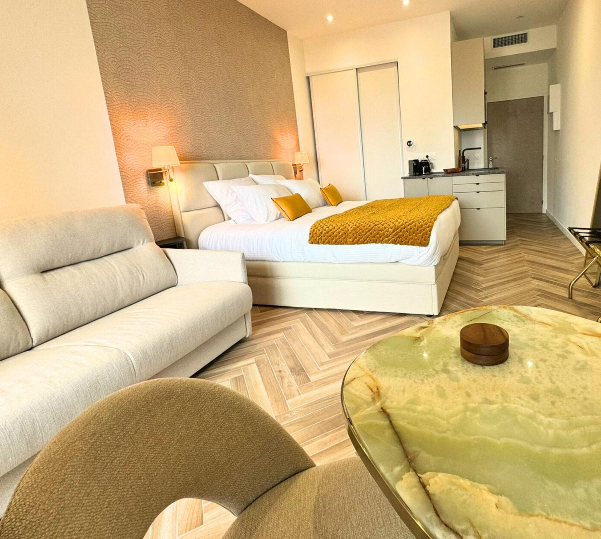 Monaco Border Luxury Suite - Sea View - Pool Босолей Экстерьер фото