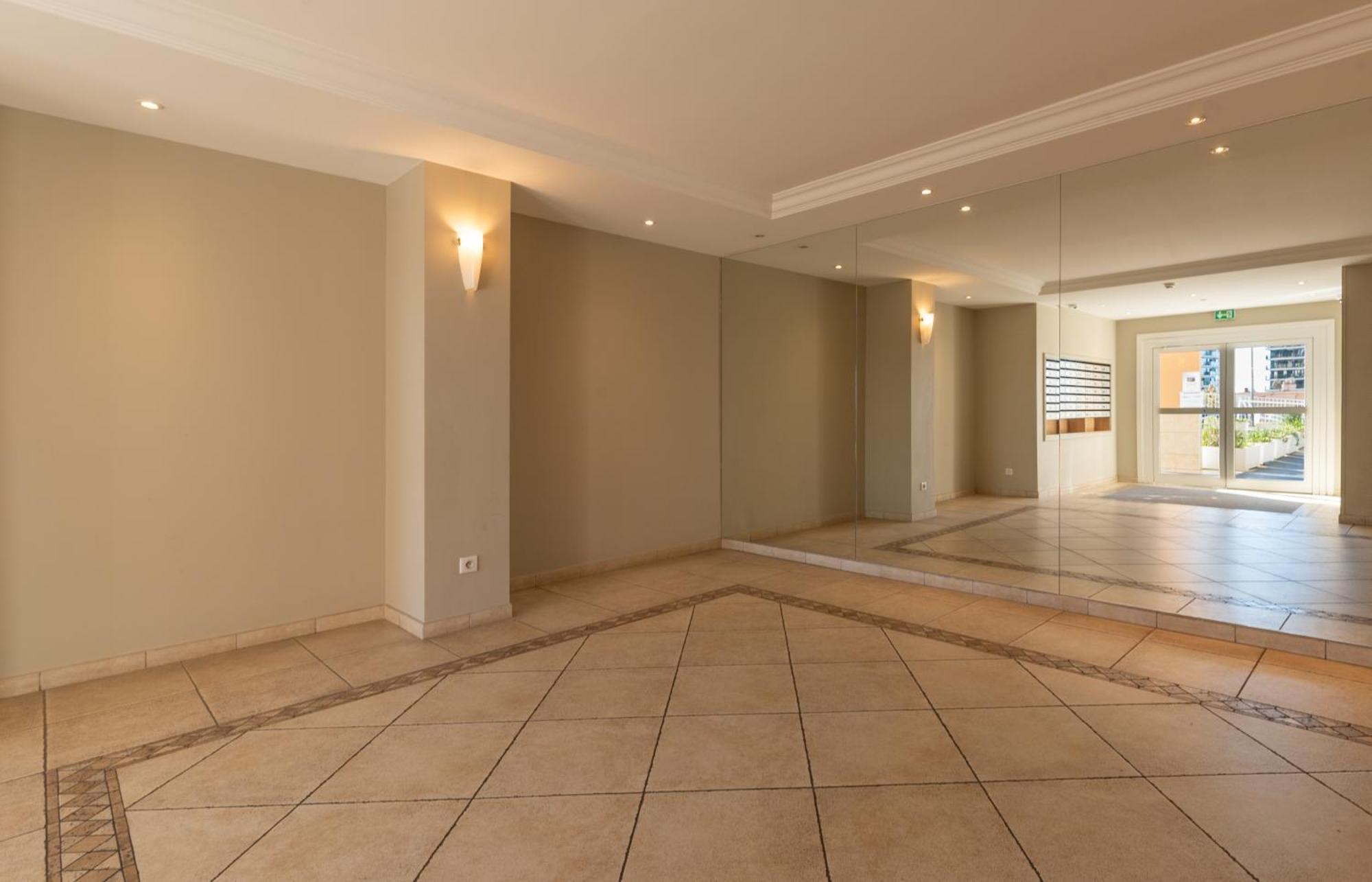 Monaco Border Luxury Suite - Sea View - Pool Босолей Экстерьер фото